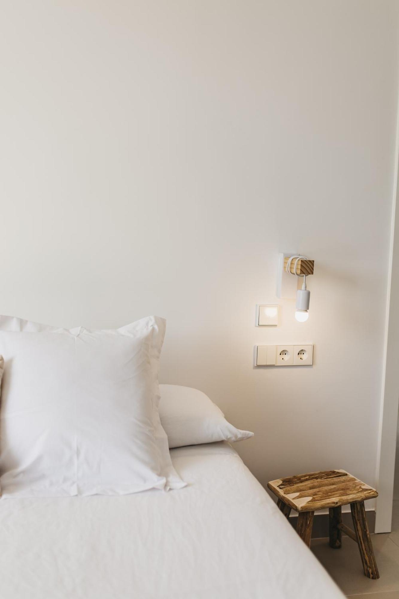 Hostal Xuroy Cala Alcaufar Exterior foto