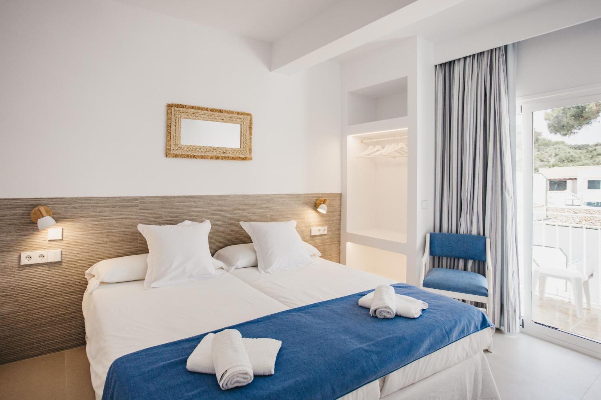 Hostal Xuroy Cala Alcaufar Exterior foto